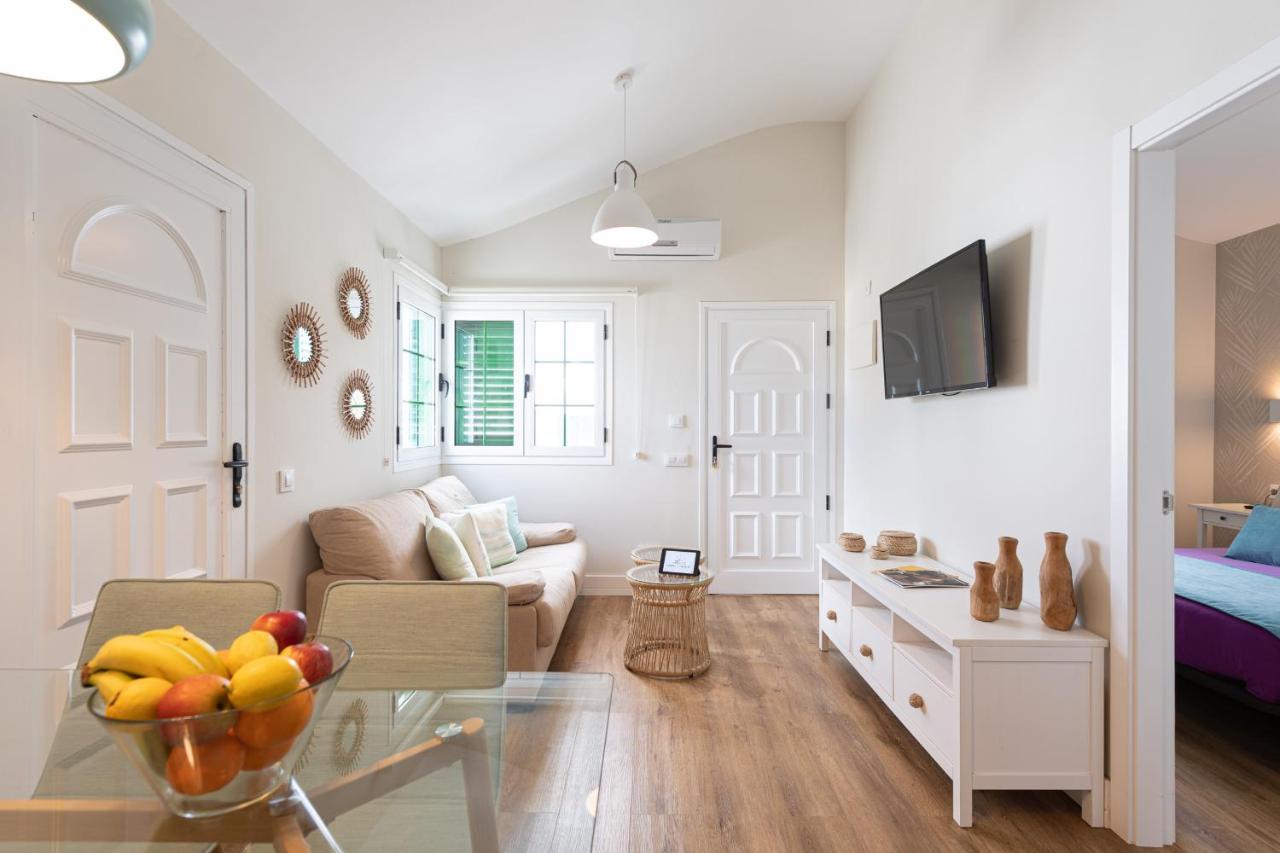 לה אוליבה Homeforguest Modern And New Beachfront Apartment מראה חיצוני תמונה