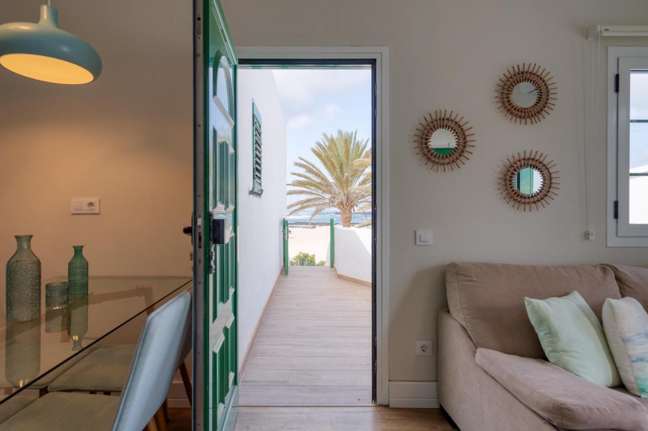 לה אוליבה Homeforguest Modern And New Beachfront Apartment מראה חיצוני תמונה