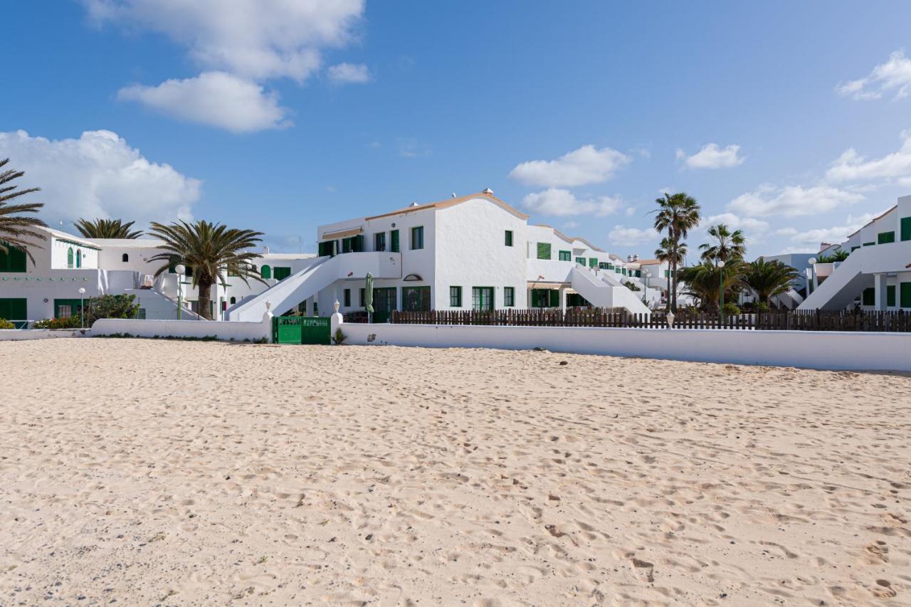 לה אוליבה Homeforguest Modern And New Beachfront Apartment מראה חיצוני תמונה